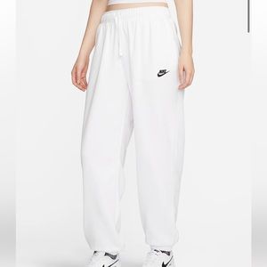 Nike Loose Fit Mid Rise Sweats NWT